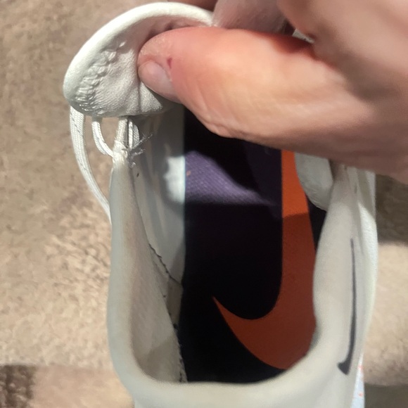 Beautiful size 9 White and Black Gore-Tex Nike Sneakers with Orange Accents. - Picture 11 of 15